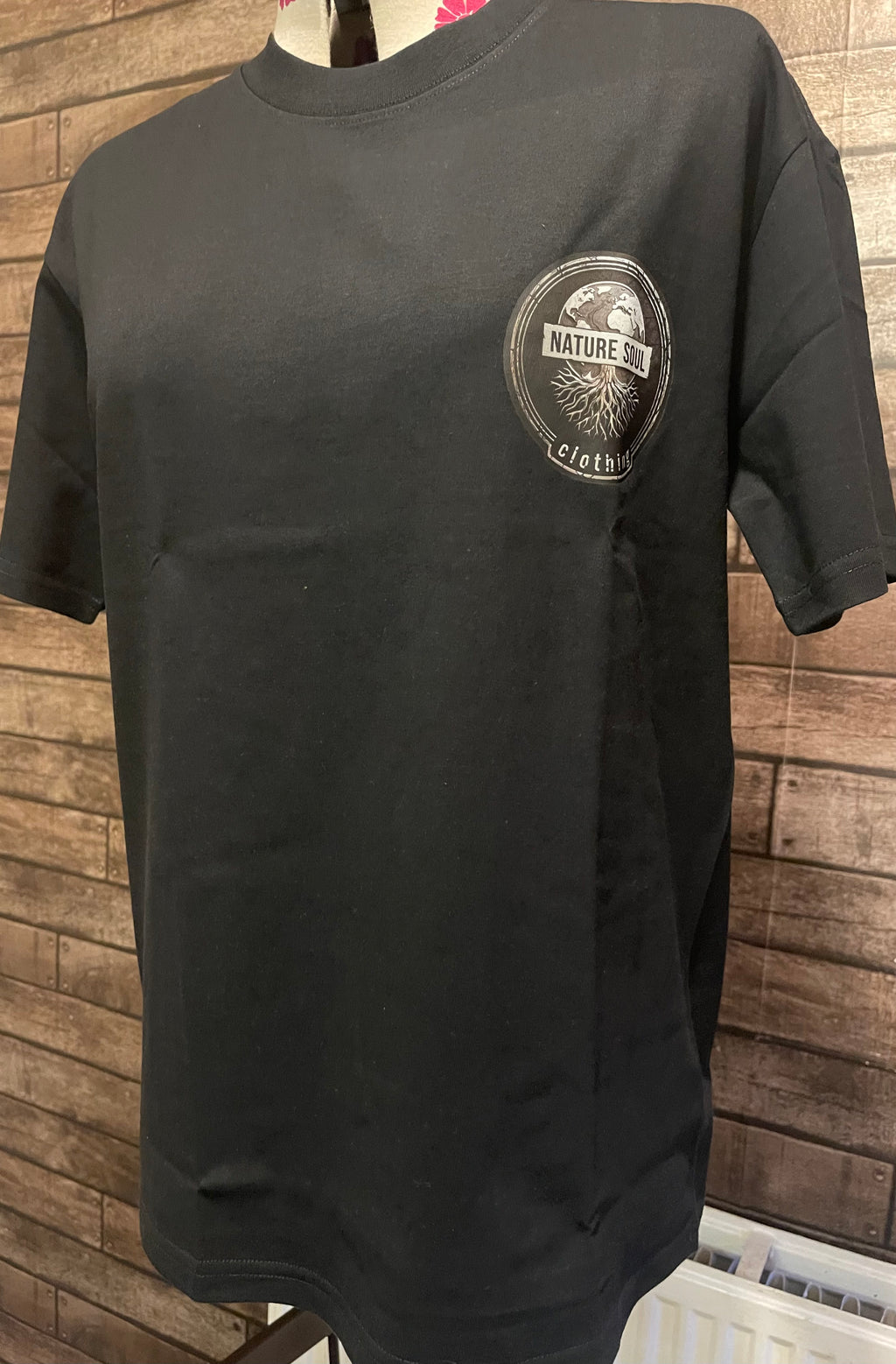 Black nature soul green logo back tshirt