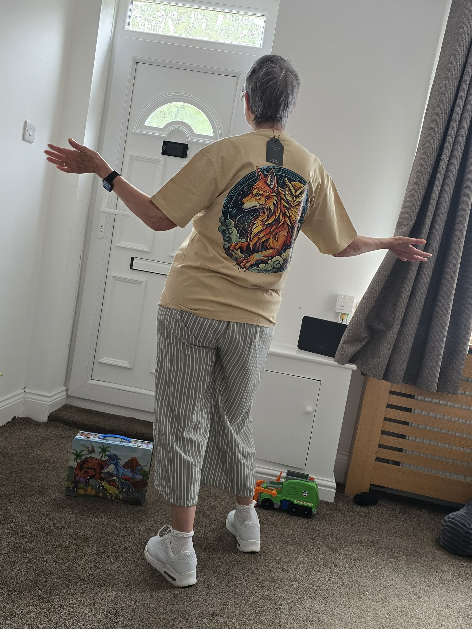 Beige orange logo tshirt